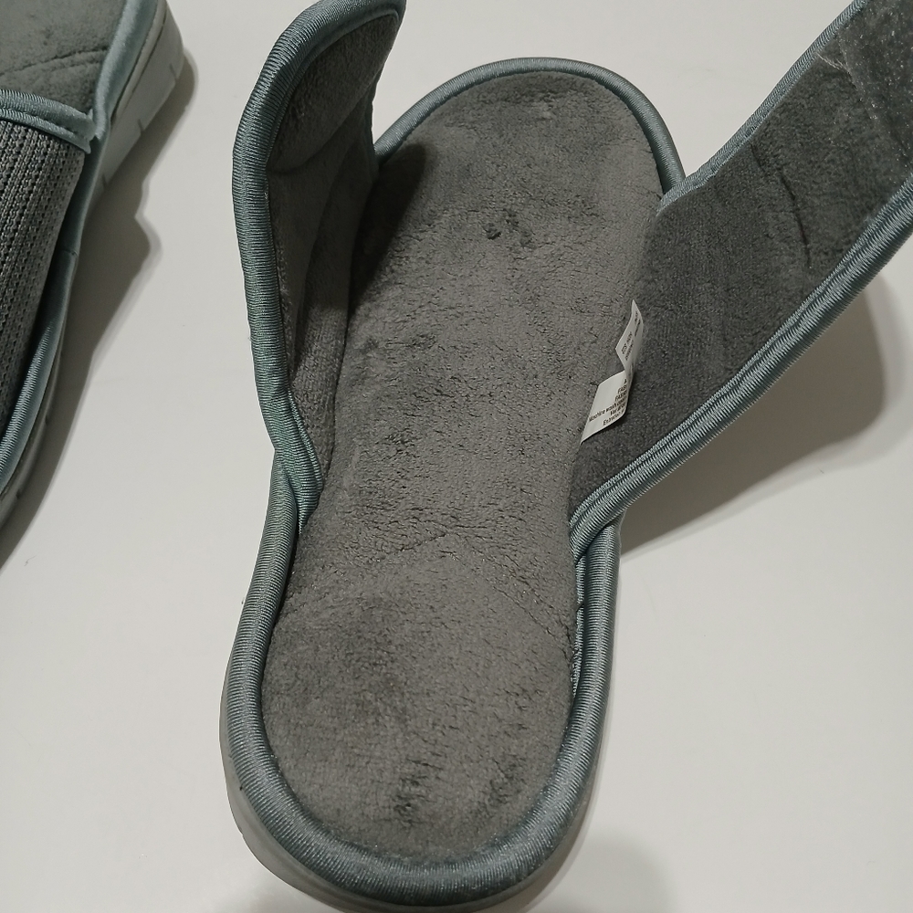 Isotoner Adjustable Slide Slipers, Women's  Size  7.5-8 - Picture 4 of 9